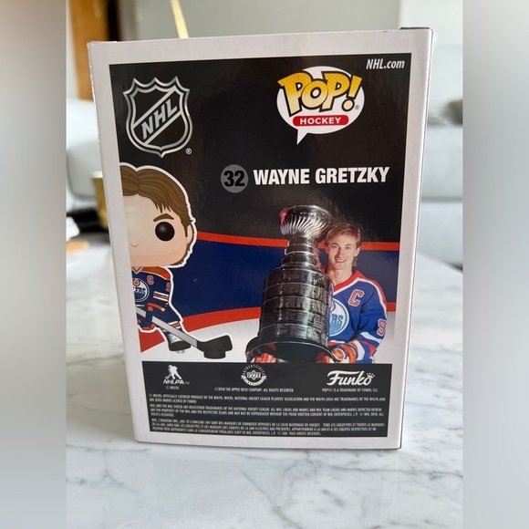 NEW WAYNE GRETZKY Funko Pop! Hockey #32 Edmonton Oilers Figure Canada Exclusive - Picture 5 of 8